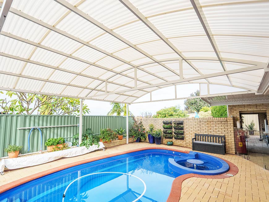 Benefits of curved patio
